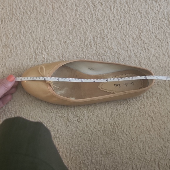 London Sole Ballet Flat, Size 42.5 Neutral light camel color - Picture 9 of 9